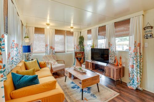 Pet-Friendly Brownwood Home Walk to Lake!
