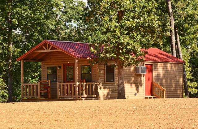 PET FRIENDLY 🐾 Cabin#5 Swan Bay Cabins & RV Park, Paris Tn, Kentucky Lake