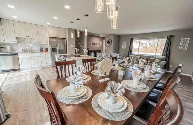 Pet Friendly Close to all Attractions. MTN Views!