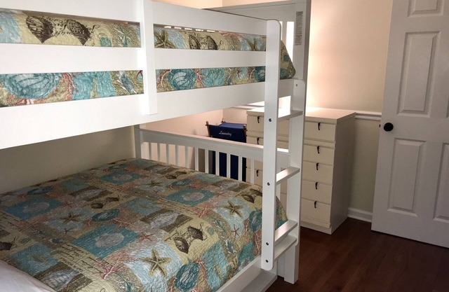 Pet friendly cottage by the Delaware Bay-Townbank