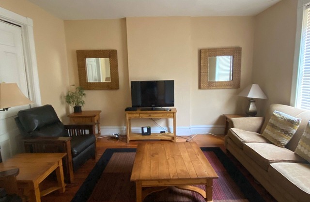 Pet Friendly First Floor 2 Bedroom Apartment