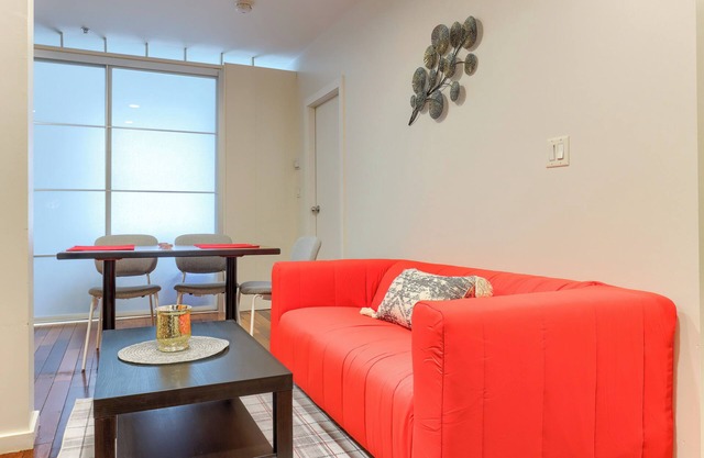Pet Friendly Furnished 2 Bedroom@440 Richards