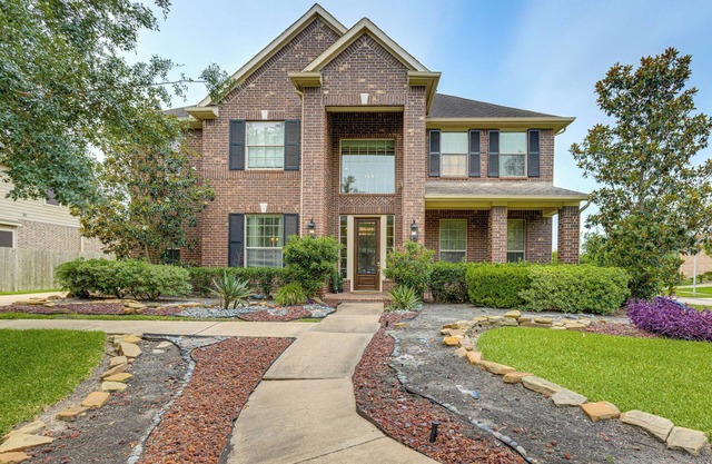 Pet-Friendly Home w/Patio & Yard in Rosharon