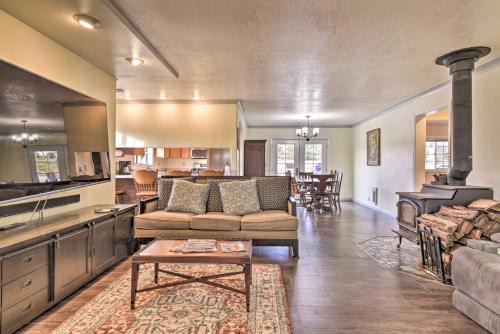 Pet-Friendly La Center Home about 6 Mi to Casinos