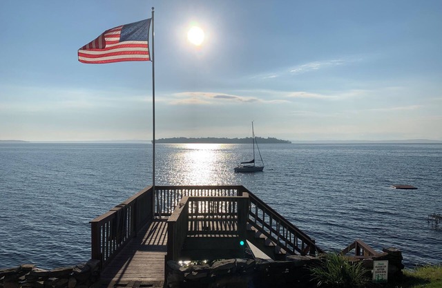 Pet Friendly Lake Front Getaway On Lake Champlain, Plattsburgh NY