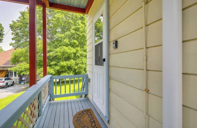 Pet-Friendly Port Henry Apartment: Walk to Water!