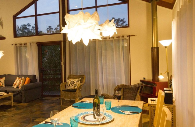 Pet Friendly Quiet Getaway - central location to many Gold Coast attributes