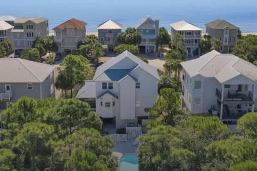 Pet Friendly- St George Island Sleeps 13- Pool