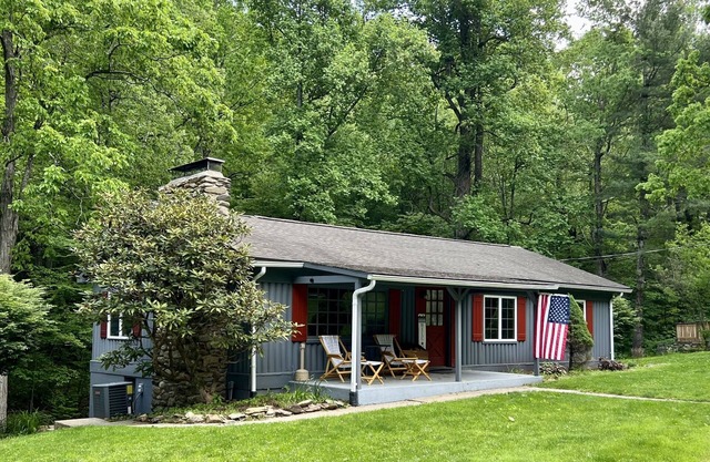 Pet Friendly Three Bedroom in Blue Ridge Mountains