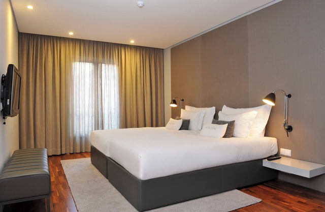 Pet-Friendly Unit at Altis Prime, Full Kitchen, Rooftop Sundeck, Onsite Jacuzzi!