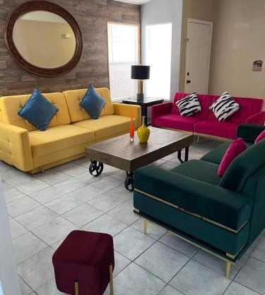 Pet-friendly, Vibrant Oasis - Colorful Retreat near Summerlin