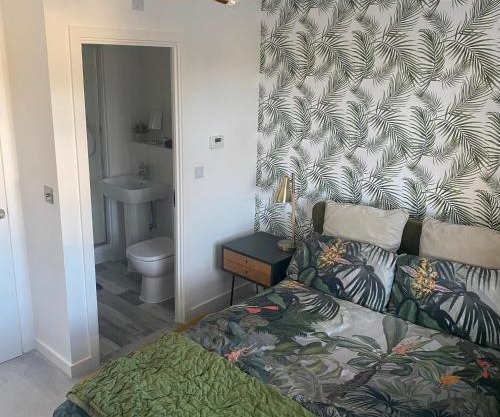 Peterborough Brand New City Center Apartment 2 Bedroom 2 bath apartment free parking contractors welcome