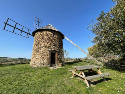 Petit moulin avec jardin, près des moulins et éoliennes - FR-1-582-213