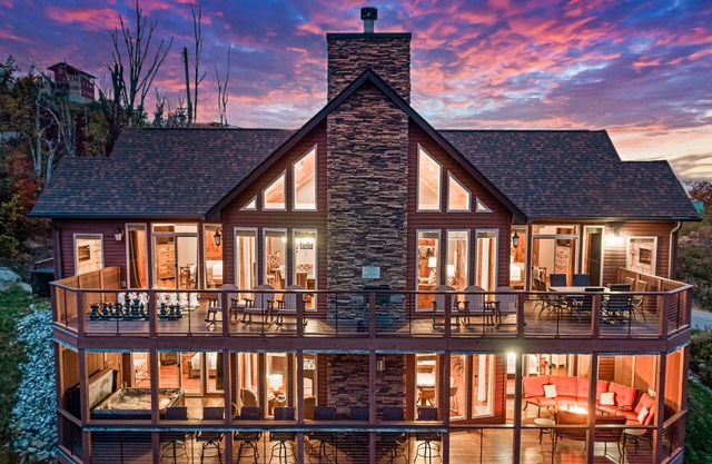 PHENOMINAL Luxury Cabin! AMAZING VIEW! Huge Game Room! 7 Fireplaces! 4 Masters!