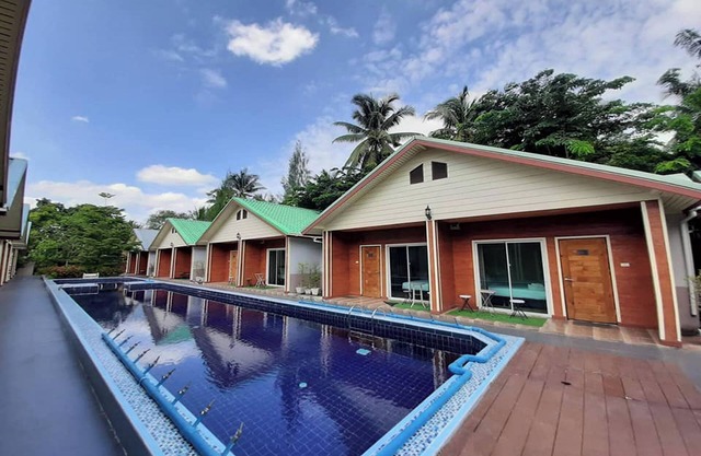 Phenwaree Amphawa Resort