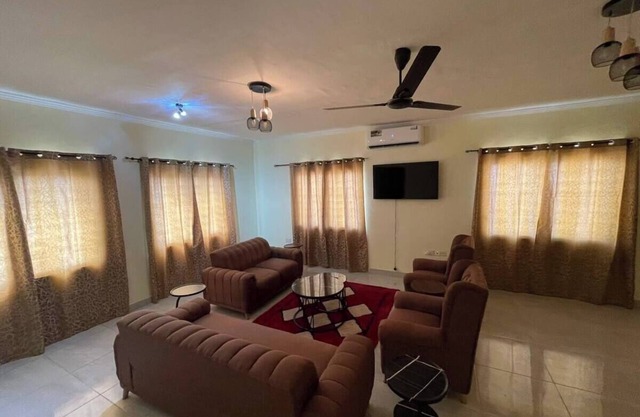 PHILLIPA'S PLACE with Wi-Fi, AC in phenomenal Accra. ESCAPE.RELAX.REPEAT