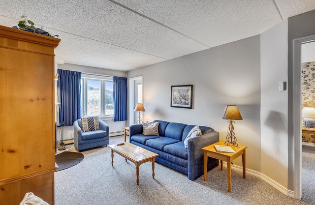Pico D305 condo ski on/off The best family mountain. D305 (please note this unit has NO AIR CONDITIONING)