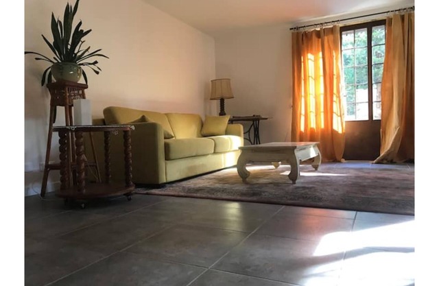 Pied à terre at the gateway to the Ventoux, bike rental.
