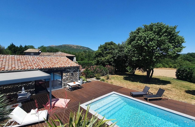 Pierre Plantée: Nature and heated pool