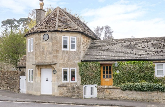PIKE COTTAGE, romantic, character holiday cottage in Chipping Sodbury