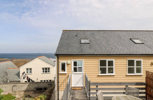 PILCHARD COTTAGE, pet friendly, with a garden in Sennen Cove