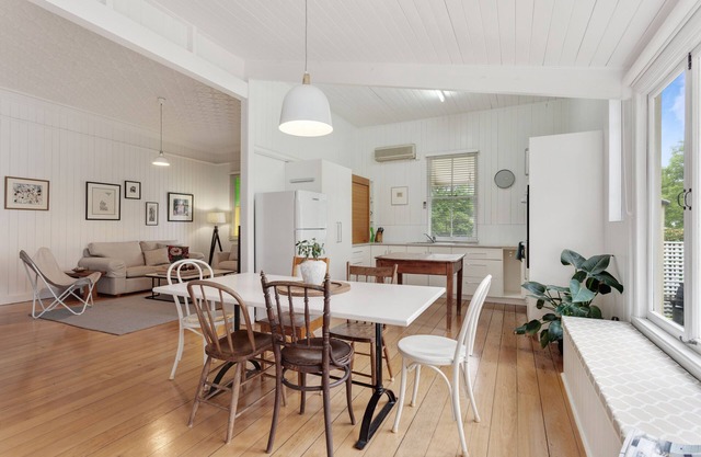 PINBARRON Cottage close to Queens Park/schools