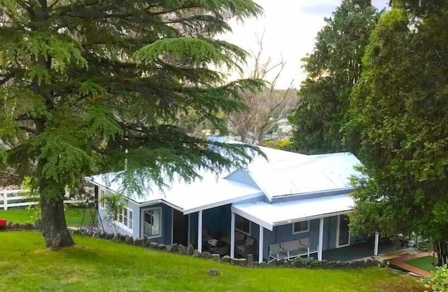 Pine Hill Cottage - Delightful Mountains Cottage Walking Distance to Katoomba Village