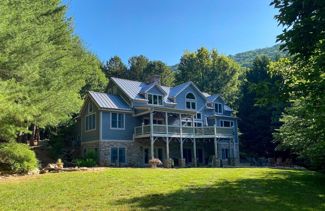Pine Hollow | An Asheville Luxury Timber-Frame Home w/Hot Tub, Weddings, and More