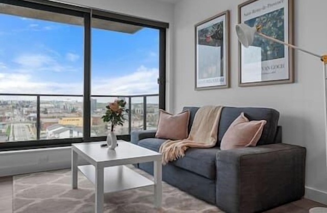"Pink Lemon" 2BR |Mins to Saddledome|Rooftop Patio