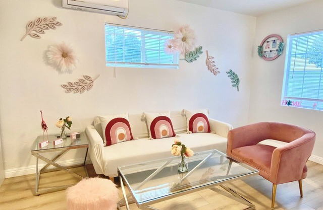 Pink Lovely 1BR house near DTLA