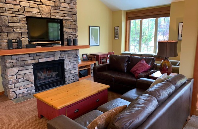 Pinnacle Ridge Condos by Fernie Central Reservations
