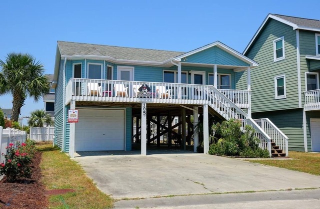 Pirate's Pride - Cozy Beach Cottage with Easy Beach Access!
