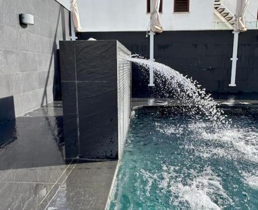 Piscina privada abierta en A morada que Sonhaba