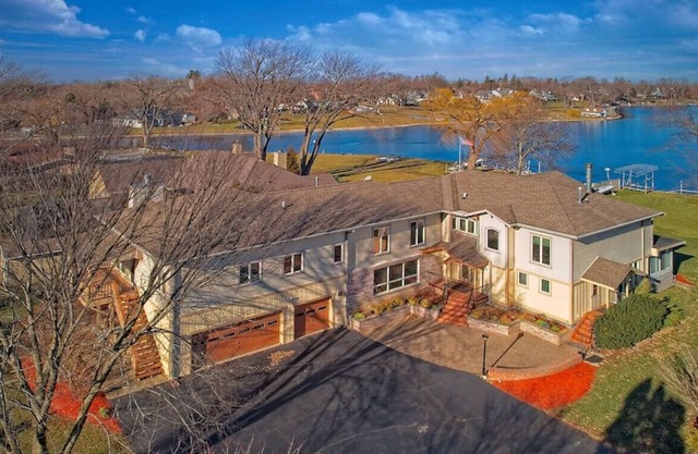 Pistakee Lake House Retreat on Chain O' Lakes