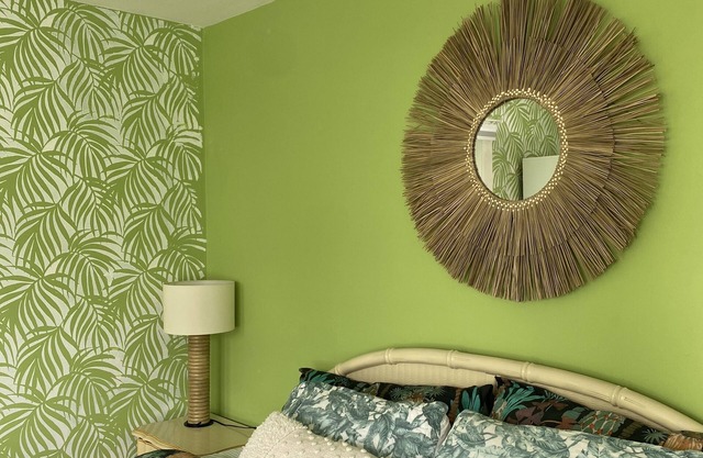 Plant lovers' paradise cottage in Grandview Heights - walk to downtown WPB!