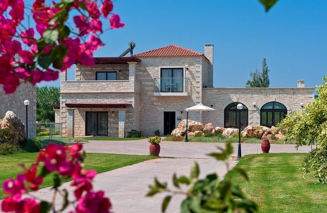 Platanias Villa, 4 BD, 4 BA, pool, 800m from sand