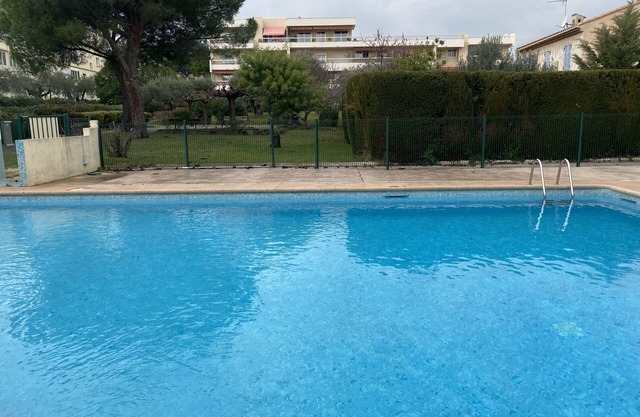 Pleasant modern studio with swimming pool, 8 minutes from the sea on foot