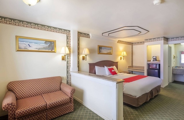 Pleasant Stay, Convenient Location! Onsite Dining, Free Parking!