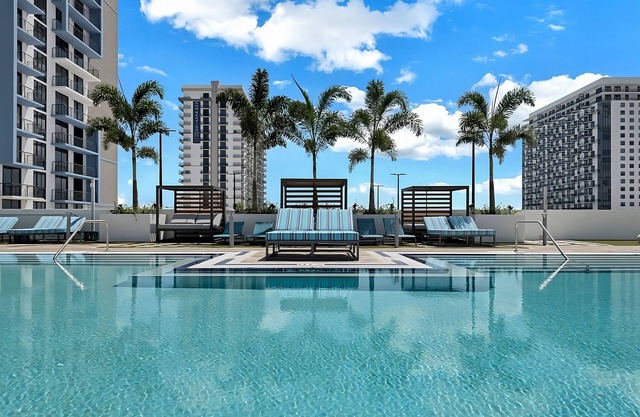 Pleasant Stay, Convenient Location! City View, Onsite Pool, Pets are Welcome!