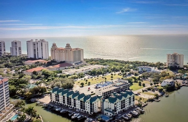 PLEASE READ DESCRIPTION! Vanderbilt Beach area with Bay views from Lanai.