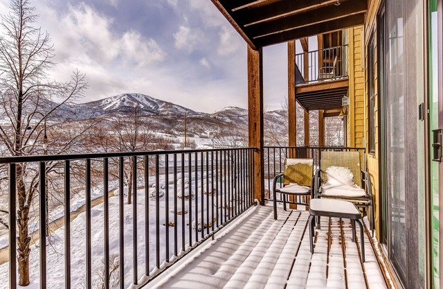 Plush condo with pool, gym, hot tubs, garage & central AC - snowbird-friendly