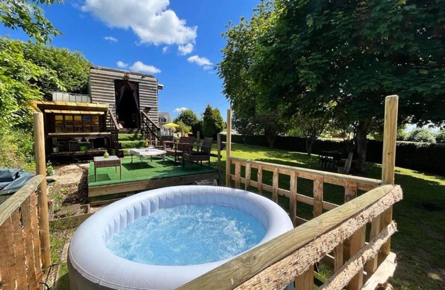 Pod - Sleeps 2 - Jacuzzi - Parking - Garden