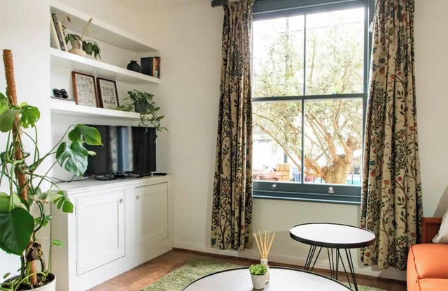 Poet's Corner - Charming Victorian Home