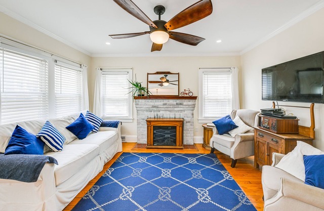 Point Lookout Cottage - Walk to Beach!