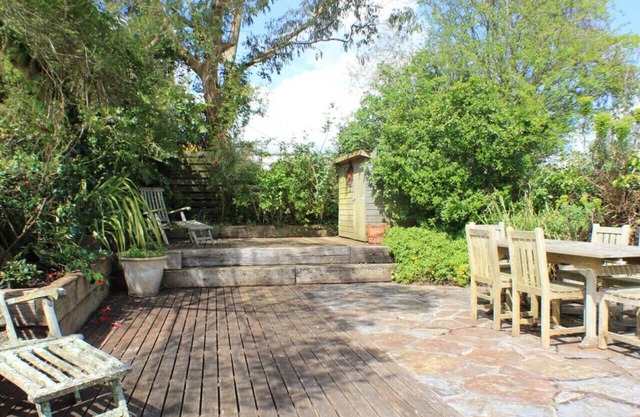 Pointside - Three Bedroom House, Sleeps 8