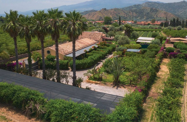 Polyfemo-charming farmhouse-countryside of Taormina-near the beach-stunning pool