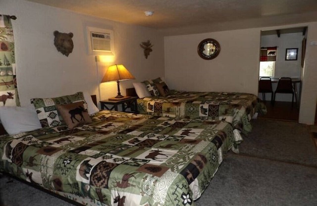 Ponderosa Cabins 104 N Laurel cabin 16