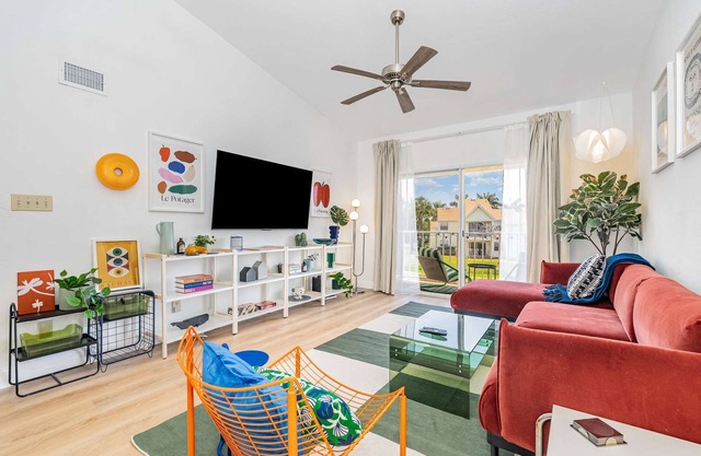 Pondview Condo: 0.5mi to Beach!