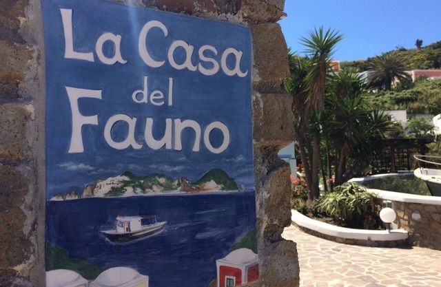 PONZACASA DEL FAUNO- THE THREE-ROOM APARTMENT AT CALA FONTE WITH PRIVATE PARKING PLACE