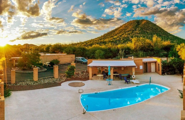 Pool/2 BR/2 BA/Patio/Near JW Marriott